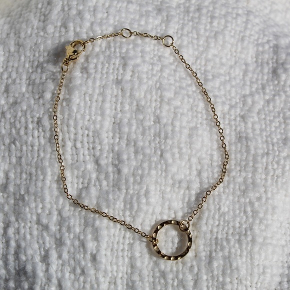 Gold Minimalist Circle Link Chain Bracelet - Picture 3 of 8